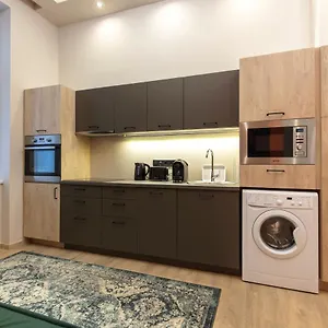 https://e13-exclusive-studio.inbudapesthotels.com