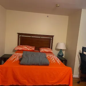 Peculiar D At 62 1st Street Homestay